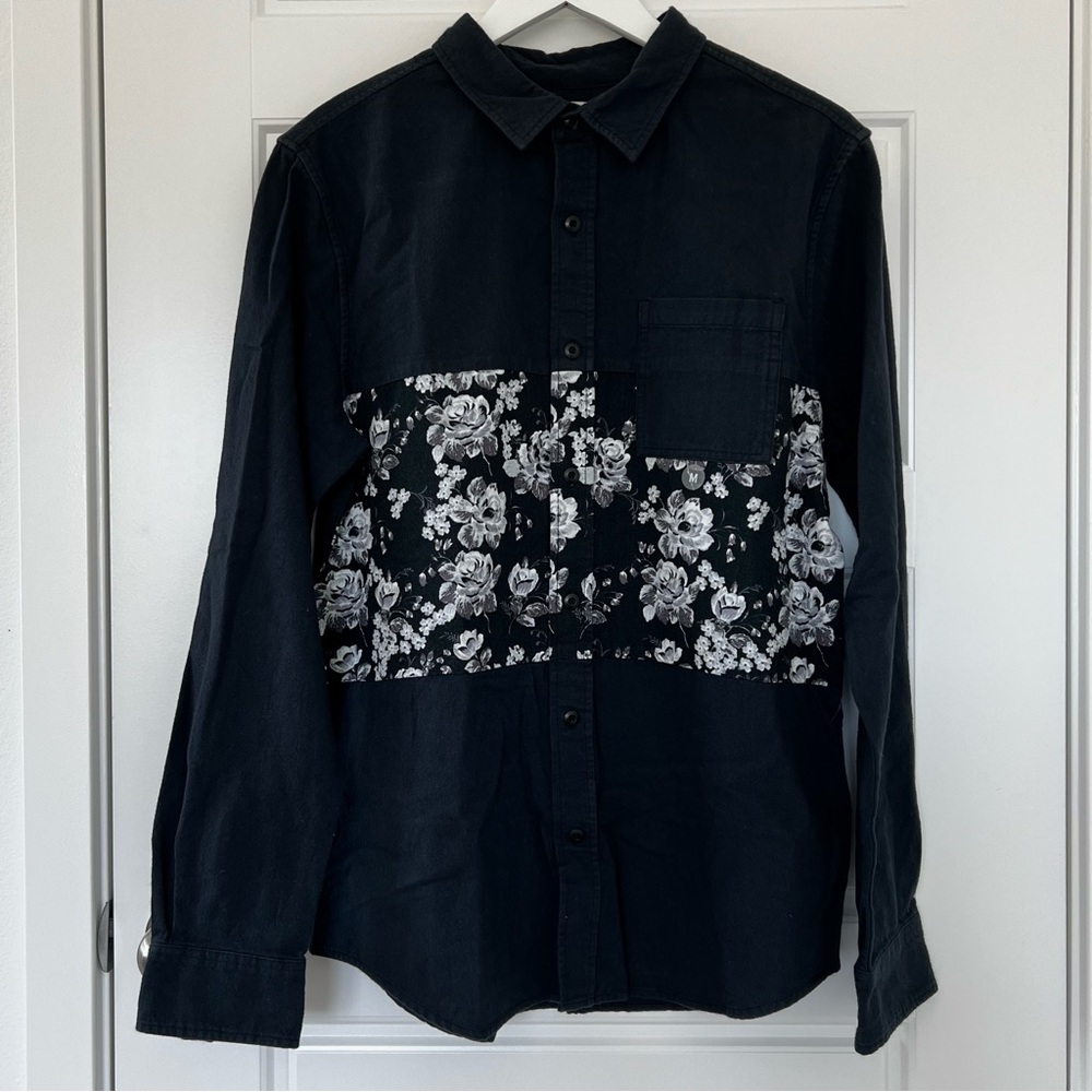 On The Byas // NWOT Men's Casual Long Sleeve Button-up Floral T-Shirt